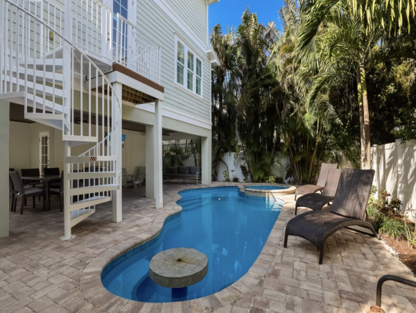 Six Bedroom Luxury Vacation Rental Anna Maria with Pool